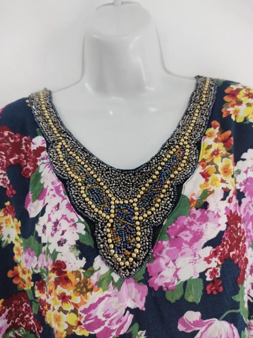 Blusa Floral com Pedraria - Tam. G