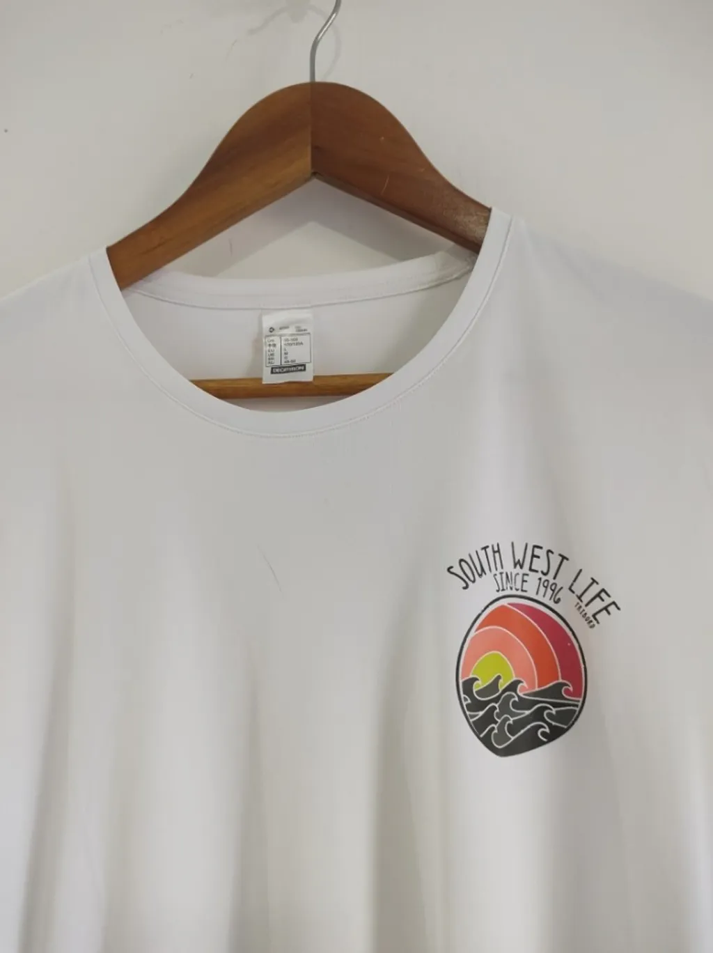 Camiseta com proteção UV 50 - Decathlon - Tam. M