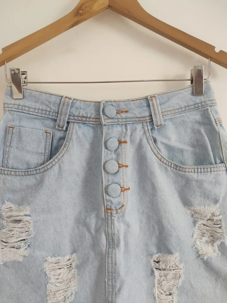 Saia Jeans Destroyed Botões - Tam. 36