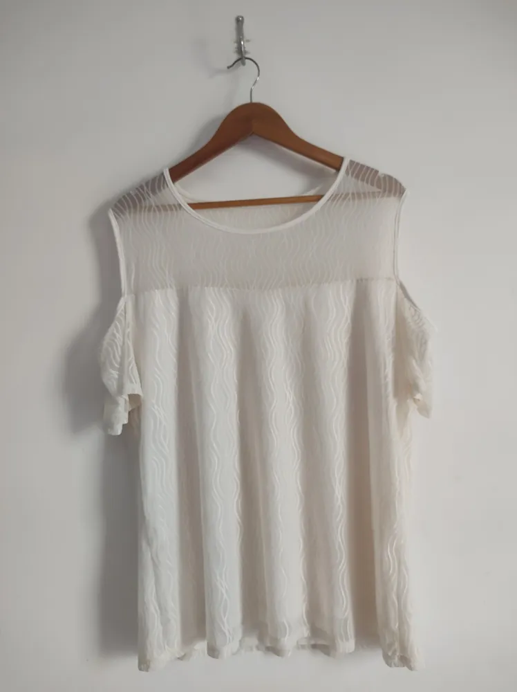 Blusa Pérola Ombro Vazado - Tam. GG