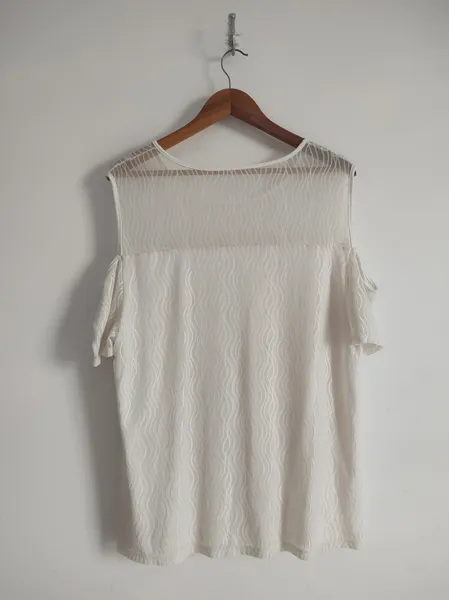 Blusa Pérola Ombro Vazado - Tam. GG