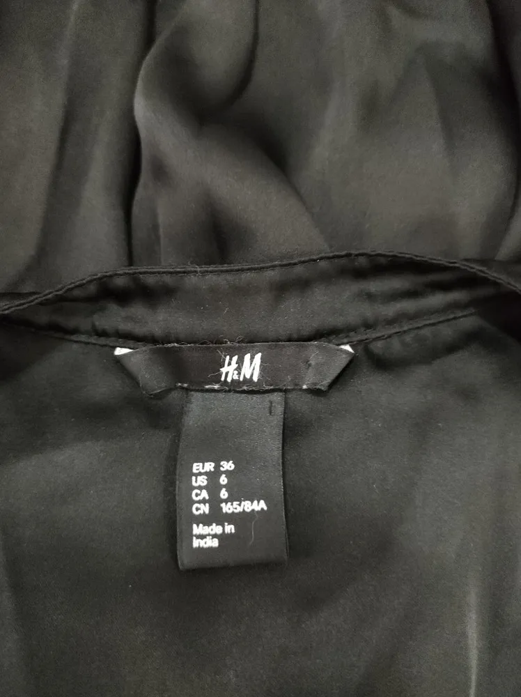 Bata Acetinada Preta H&M - Tam. M