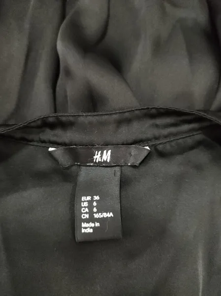 Bata Acetinada Preta H&M - Tam. M