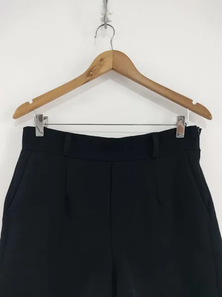 Shorts Preto de Alfaiataria - Tam. M