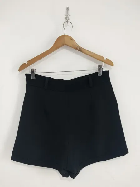 Shorts Preto de Alfaiataria - Tam. M