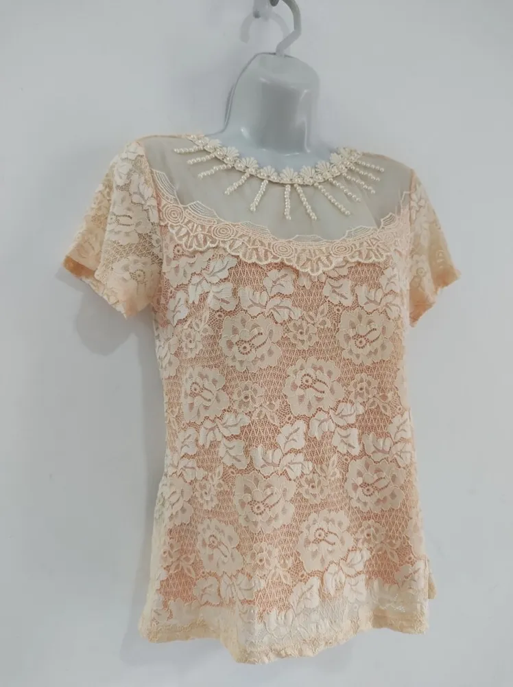 Blusa de Renda e Pérolas - Tam. P