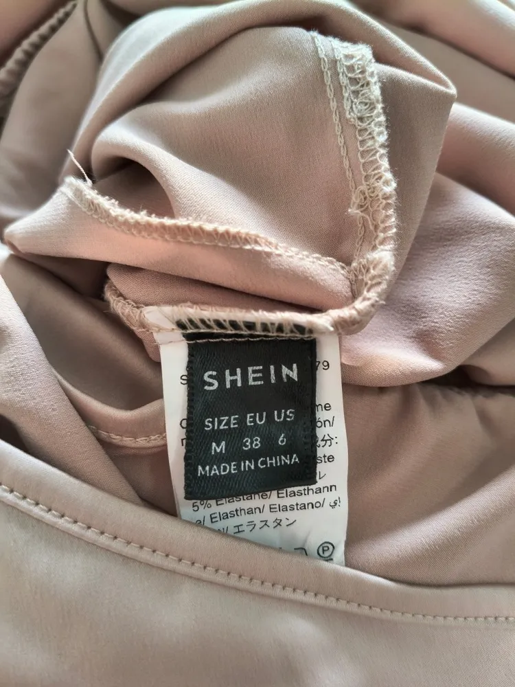 Vestido Manga Única Nude Shein - Tam. M