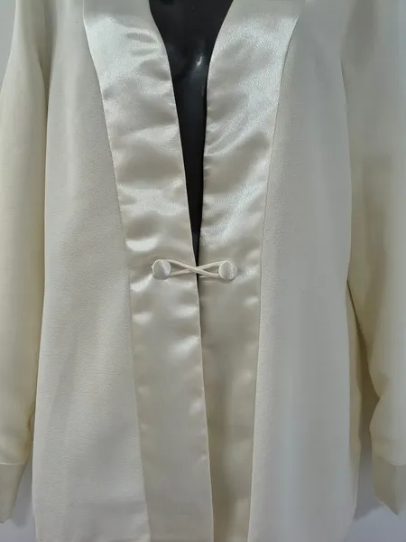Blazer Feminino Creme com Acabamento Acetinado - Tam. G