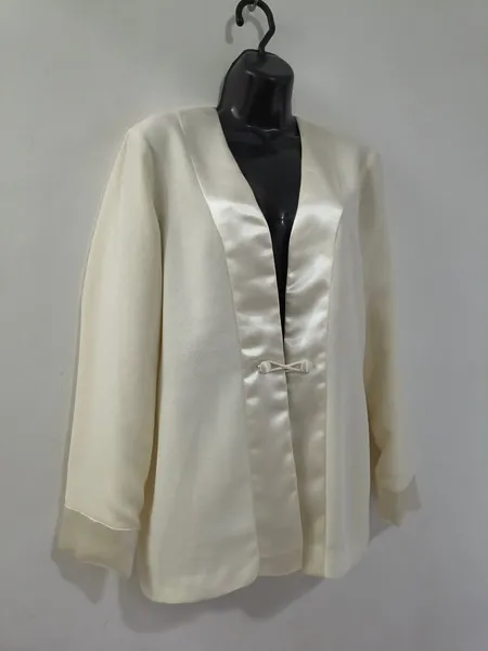 Blazer Feminino Creme com Acabamento Acetinado - Tam. G