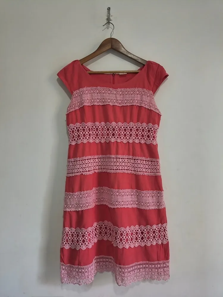 Vestido de Algodão Midi Coral com Renda Guipir - Tam. G
