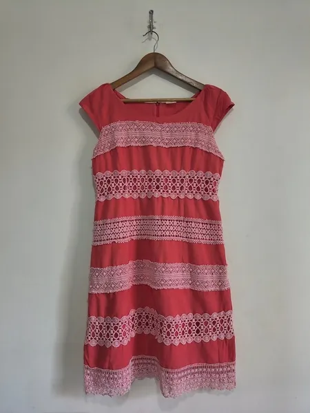 Vestido de Algodão Midi Coral com Renda Guipir - Tam. G