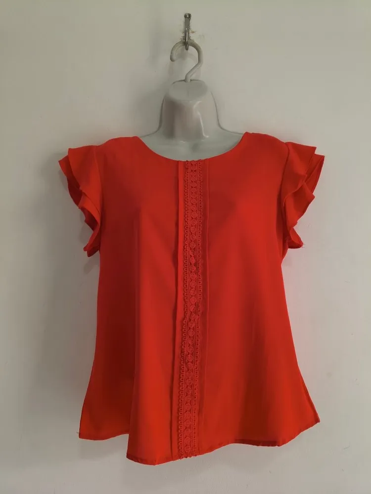 Blusa Feminina com Manga Babado e Renda Vermelha - Tam. M