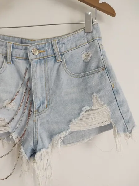 Shorts Jeans Feminino Destroyed e Corrente SHEIN - Tam. 36