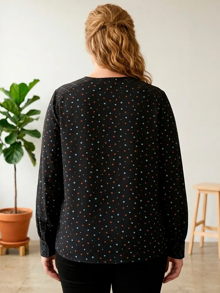 Blusa Feminina Preta com Estampa de Poá - Tam. G