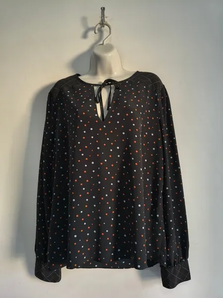 Blusa Feminina Preta com Estampa de Poá - Tam. G