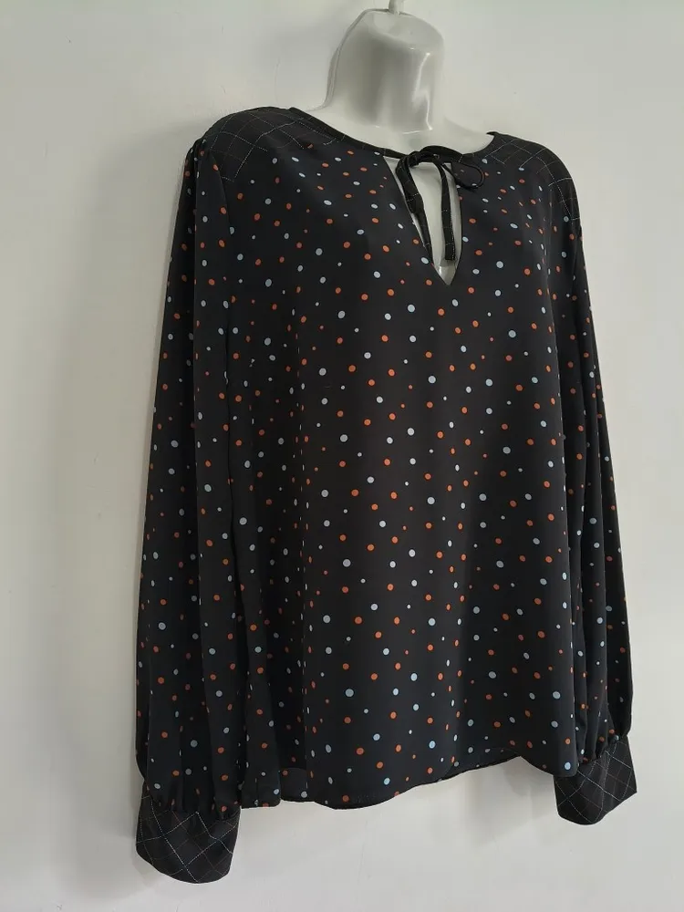 Blusa Feminina Preta com Estampa de Poá - Tam. G