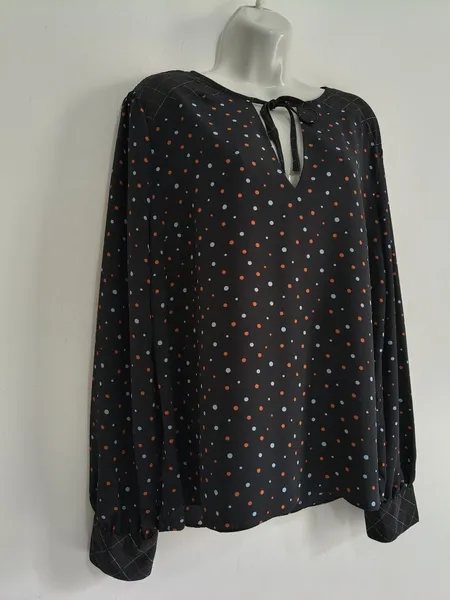 Blusa Feminina Preta com Estampa de Poá - Tam. G