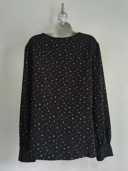 Blusa Feminina Preta com Estampa de Poá - Tam. G