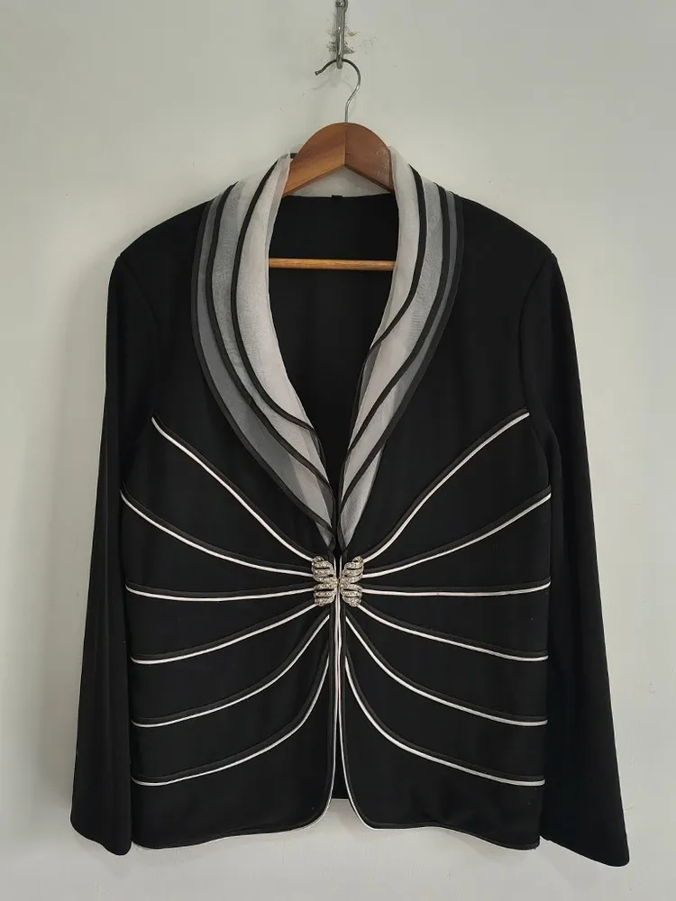 Blazer Couture Gola em Organza e Fecho Borboleta - Tam. G