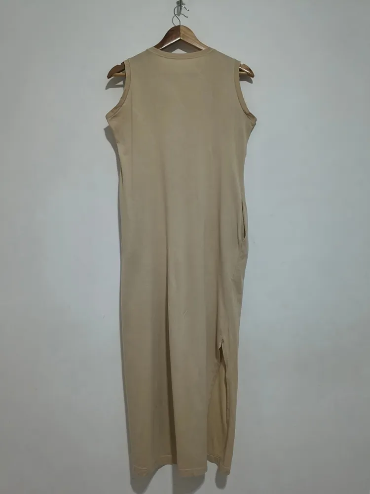 Vestido Longo Bege com Bolsos e Fenda - Tam. M