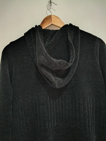 Cardigan Alongado de Tricô Canelado Preto com Capuz - Tam. M