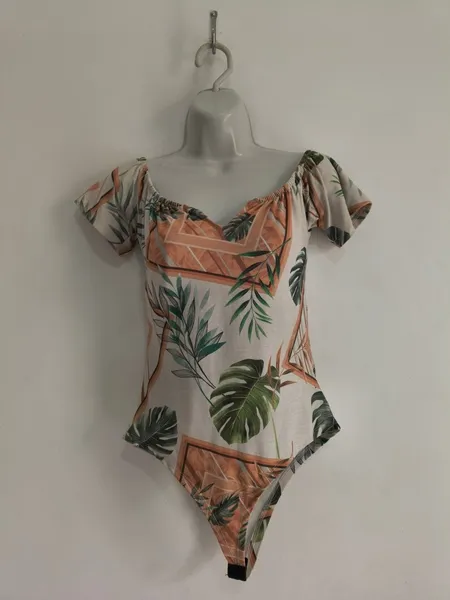 Body Feminino com Bojo e Estampa de Folhagens - Tam. M