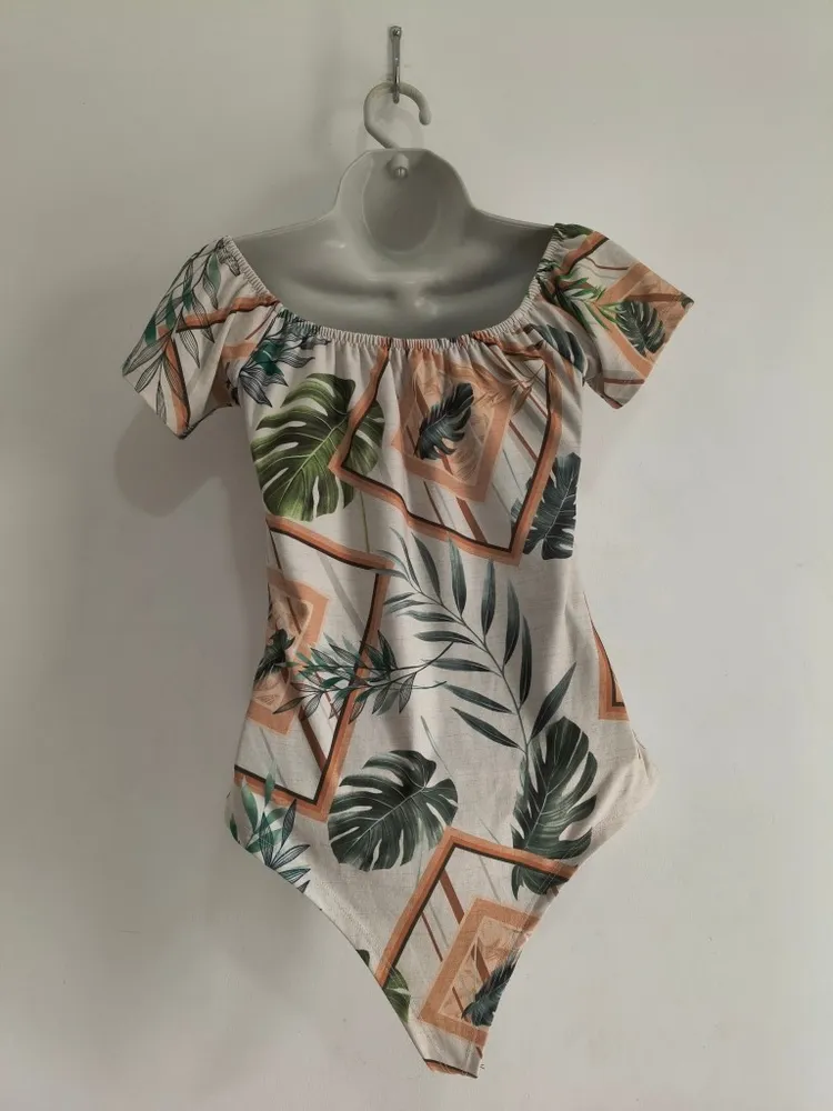 Body Feminino com Bojo e Estampa de Folhagens - Tam. M