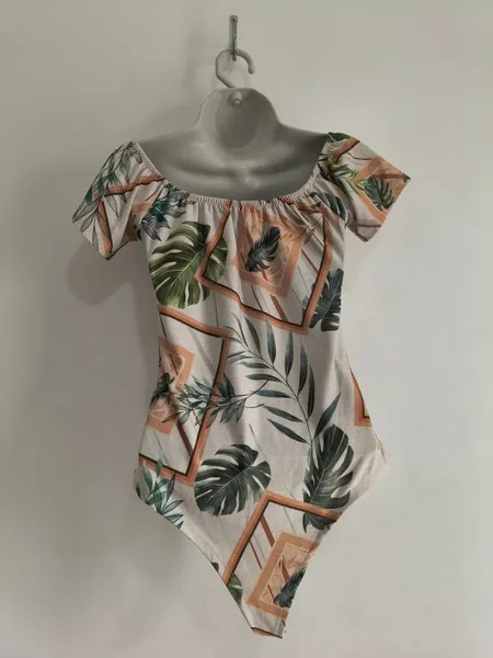 Body Feminino com Bojo e Estampa de Folhagens - Tam. M