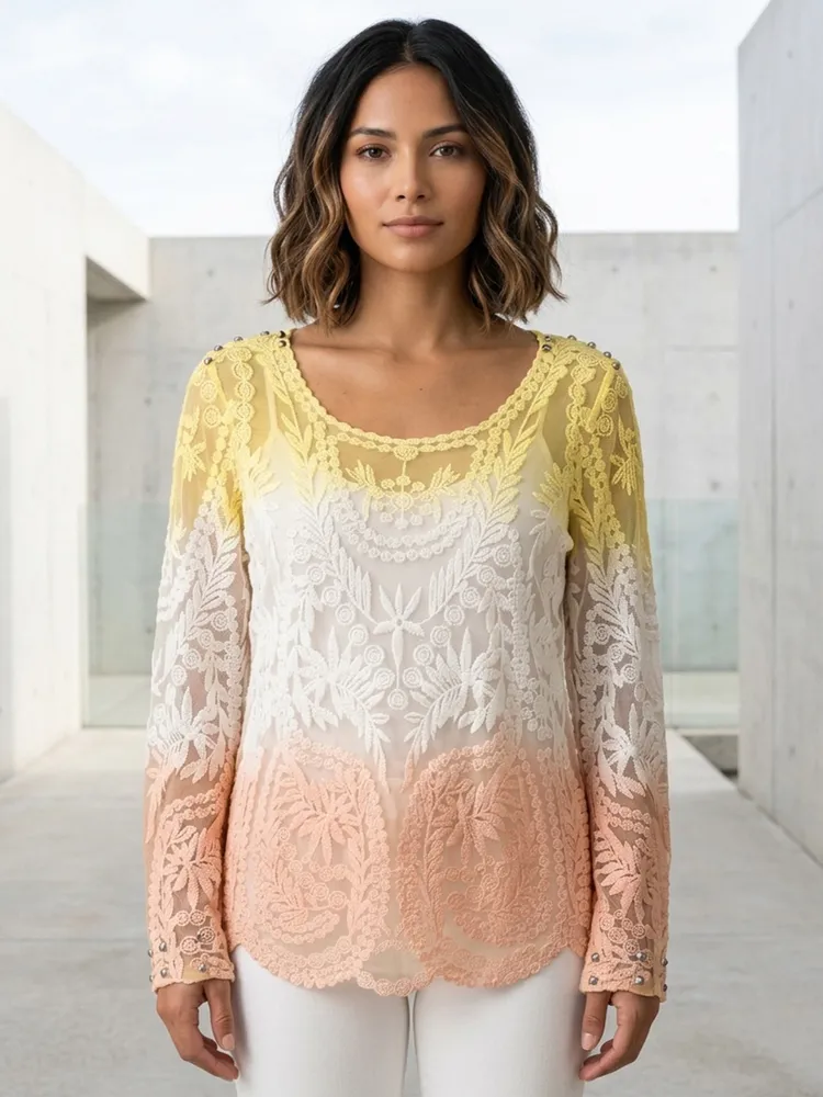 Blusa Bata de Renda Degradê Boho Chic com Spikes - Tam. M