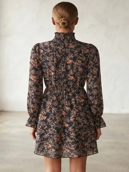 Vestido Azul Marinho Florido com Gola Alta SHEIN - Tam. P