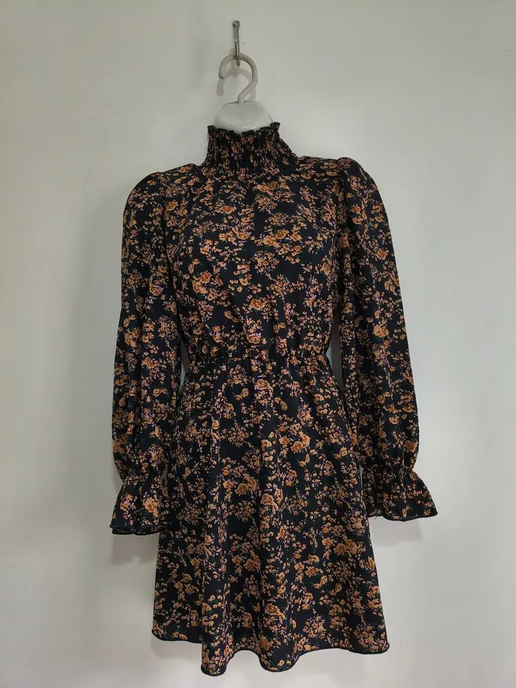 Vestido Azul Marinho Florido com Gola Alta SHEIN - Tam. P