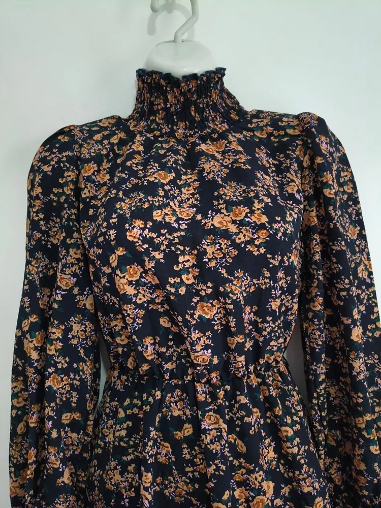 Vestido Azul Marinho Florido com Gola Alta SHEIN - Tam. P
