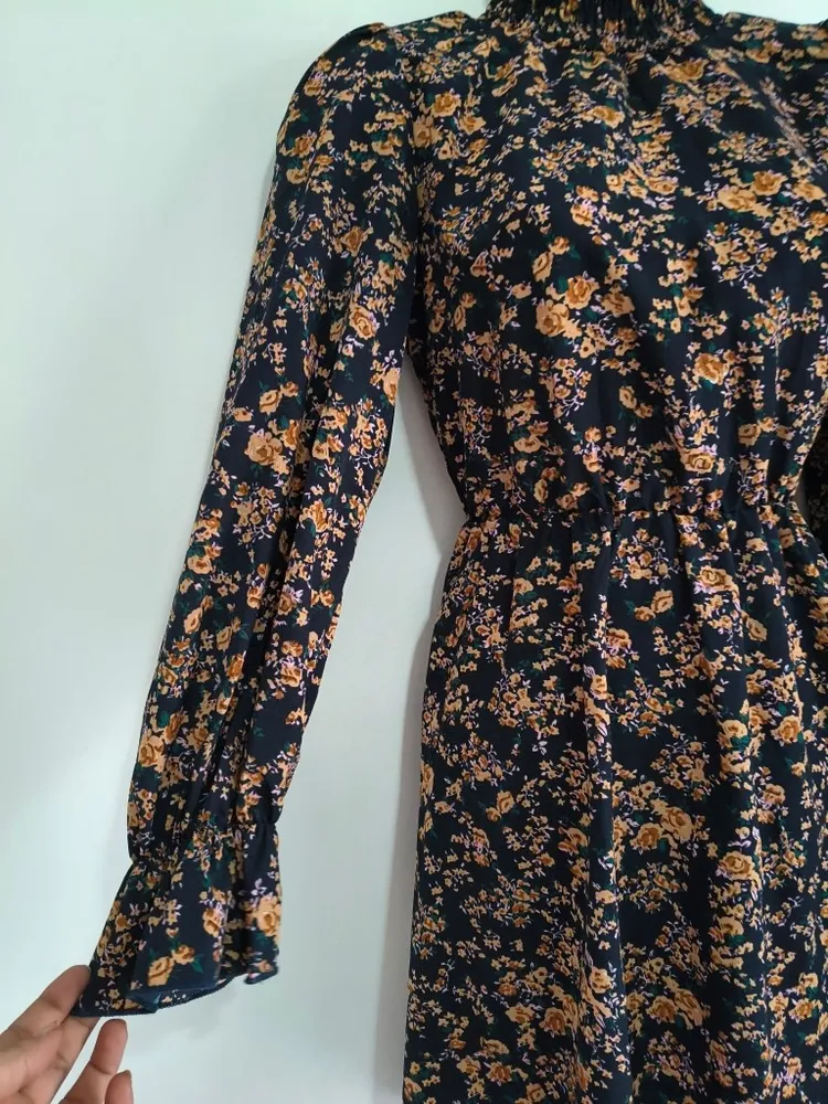 Vestido Azul Marinho Florido com Gola Alta SHEIN - Tam. P