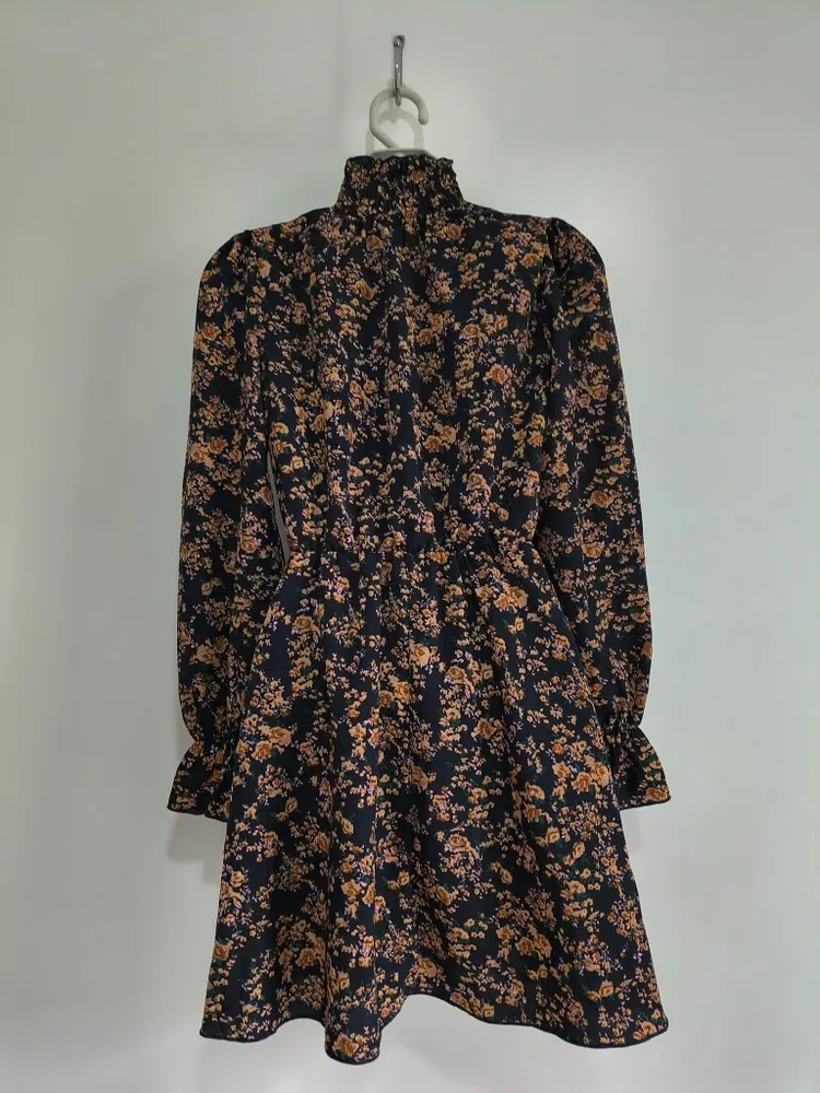 Vestido Azul Marinho Florido com Gola Alta SHEIN - Tam. P