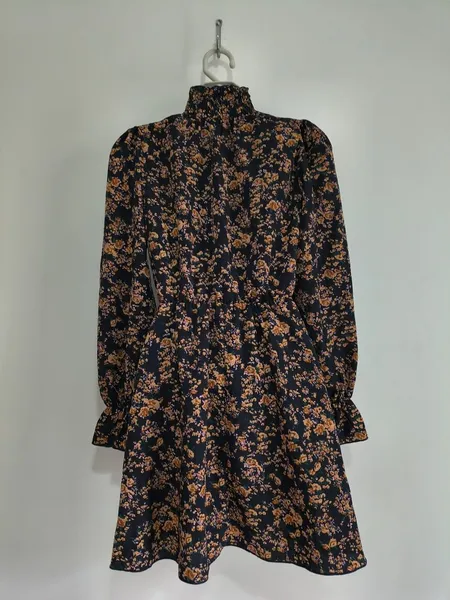 Vestido Azul Marinho Florido com Gola Alta SHEIN - Tam. P