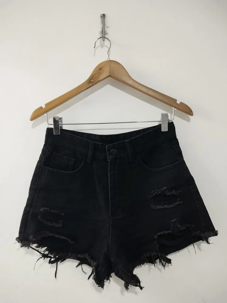 Short Jeans Preto com Destroyed da  Urbanic - Tam. 36
