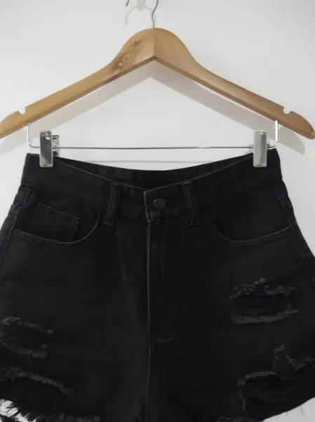 Short Jeans Preto com Destroyed da  Urbanic - Tam. 36