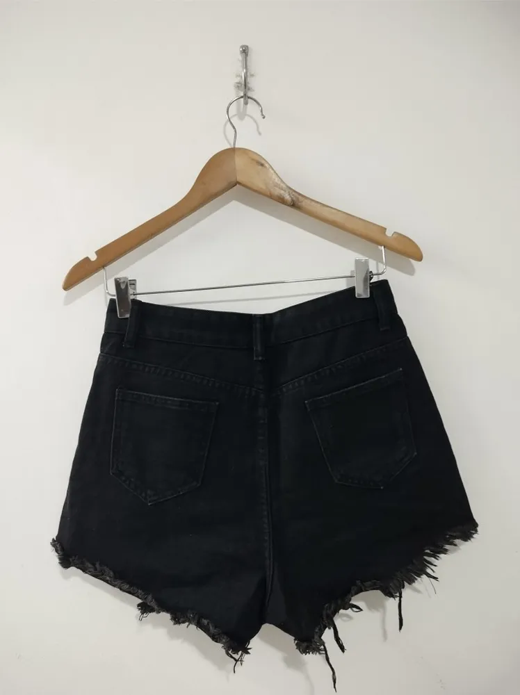 Short Jeans Preto com Destroyed da  Urbanic - Tam. 36