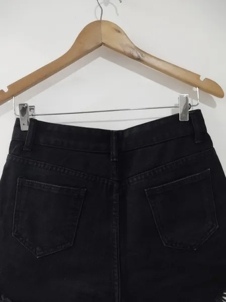 Short Jeans Preto com Destroyed da  Urbanic - Tam. 36