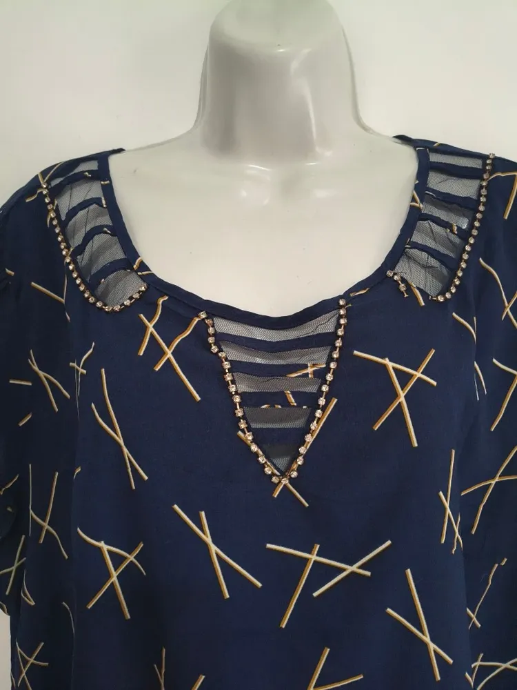 Blusa Plus Size Azul Marinho Com Strass Na Gola - Tam. XGG