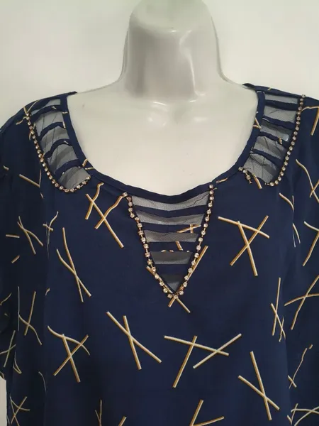 Blusa Plus Size Azul Marinho Com Strass Na Gola - Tam. XGG