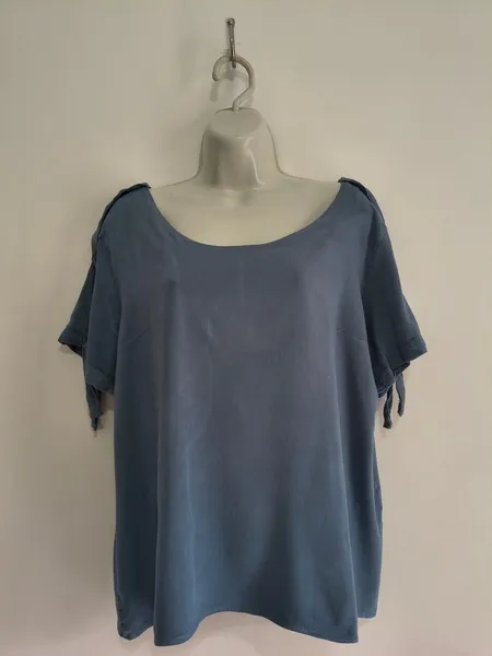 Blusa Feminina Azul com Recorte na Manga - Tam. GG