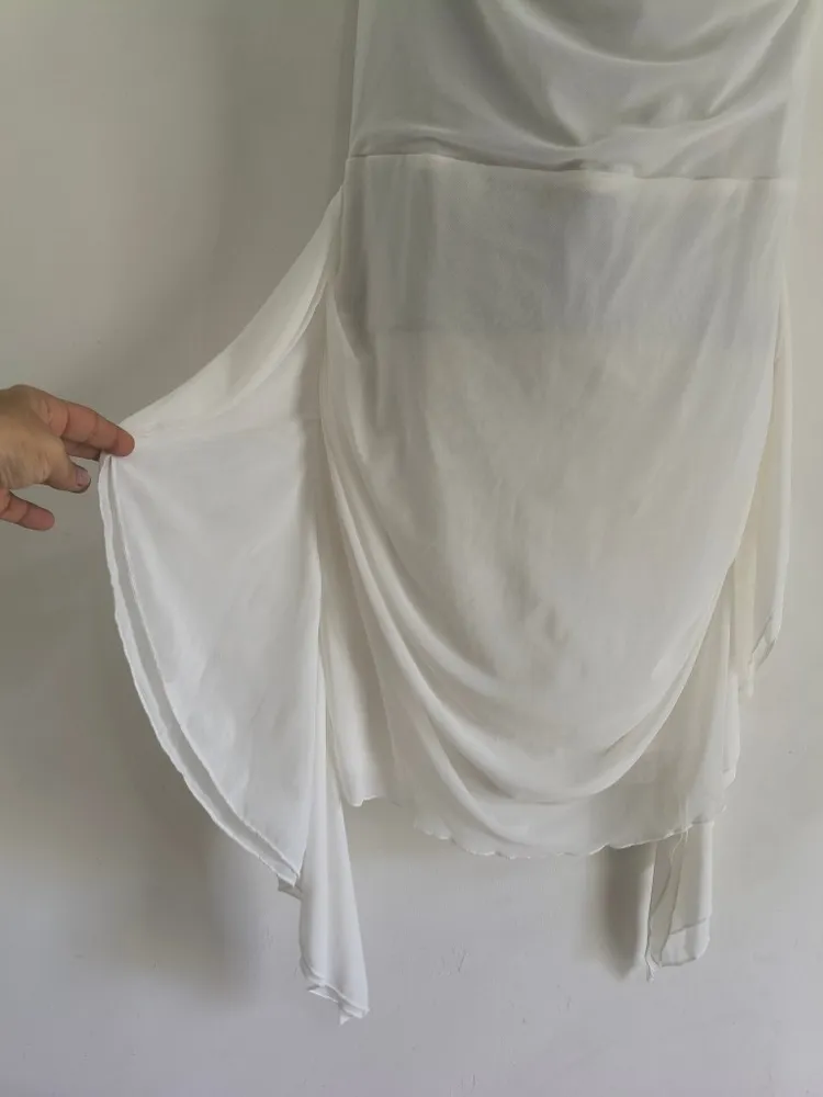 Vestido Branco Curto Com Drapeado e Ombro Caído - Tam. M