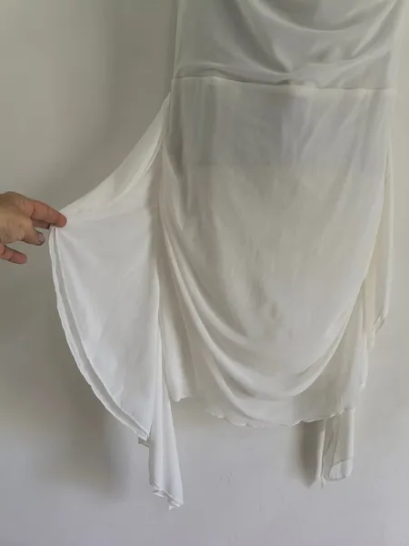 Vestido Branco Curto Com Drapeado e Ombro Caído - Tam. M