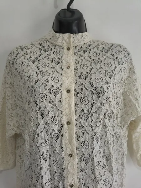 Camisa Femina de Renda Com Manga 3/4 da Yessica - Tam. P