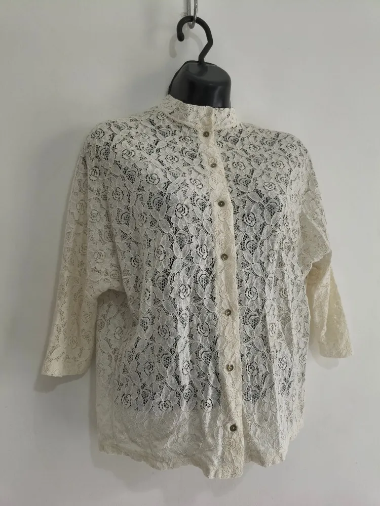 Camisa Femina de Renda Com Manga 3/4 da Yessica - Tam. P