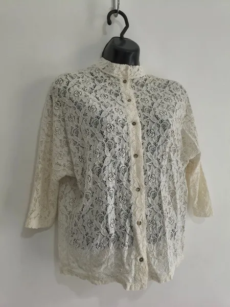 Camisa Femina de Renda Com Manga 3/4 da Yessica - Tam. P