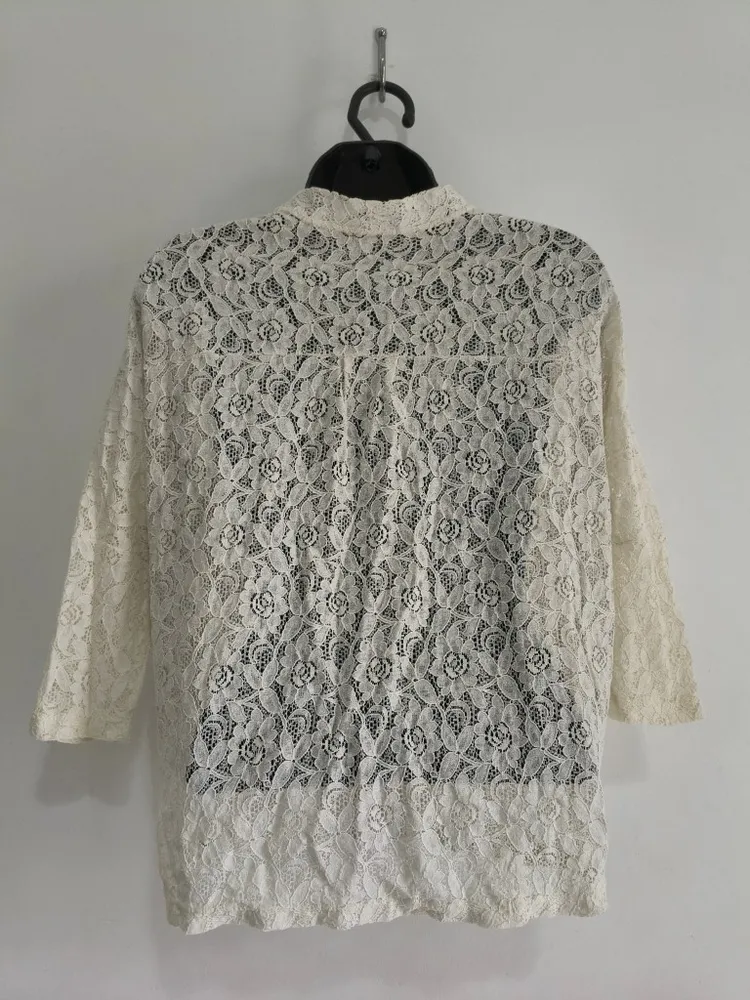 Camisa Femina de Renda Com Manga 3/4 da Yessica - Tam. P