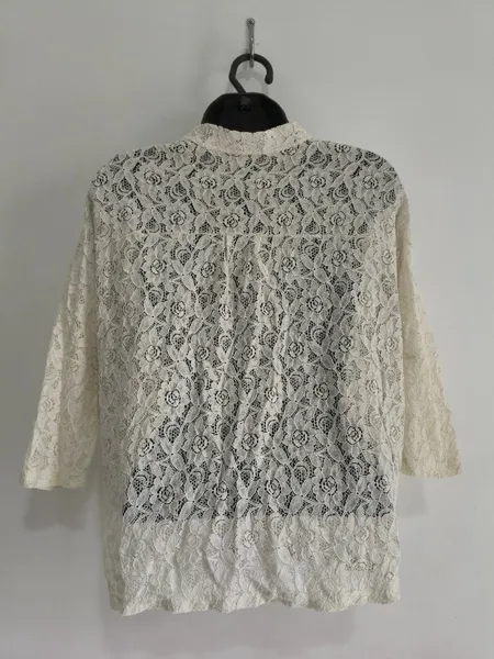 Camisa Femina de Renda Com Manga 3/4 da Yessica - Tam. P