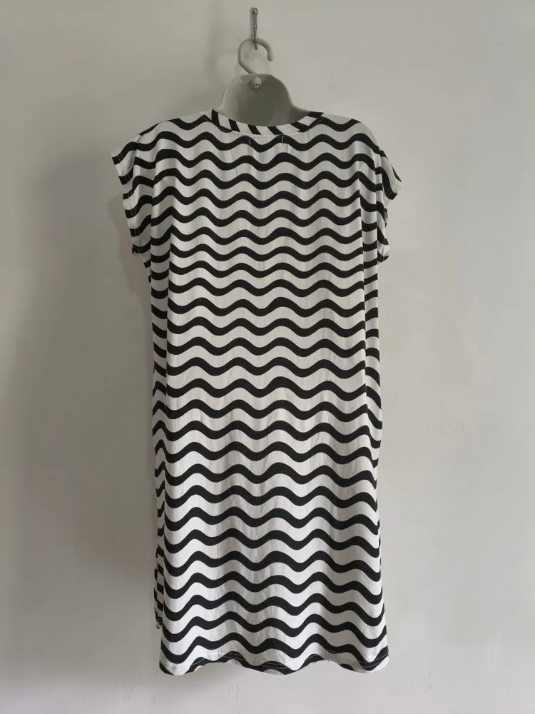 Vestido Leve Com Bolso Branco e Preto - Tam. GG